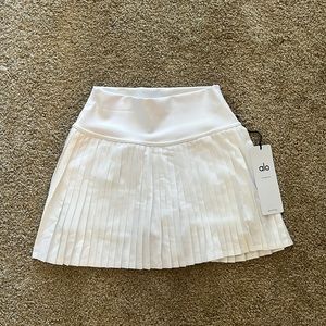 Alo white tennis skirt, size small, new with tags
